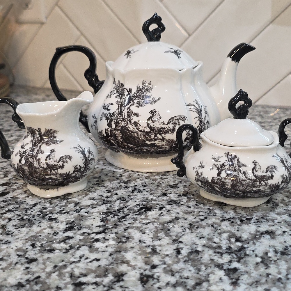 Black and White Rooster Pattern Porcelain Teapot Set -Aux Au Providence